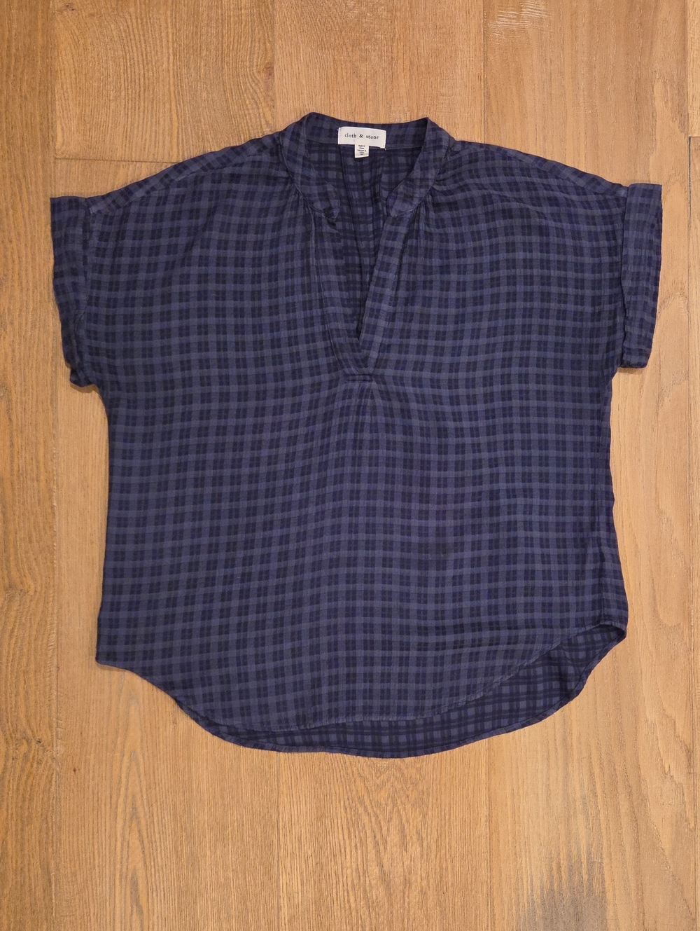 cloth & stone Navy Plaid Short-Sleeve Split-Neck Top